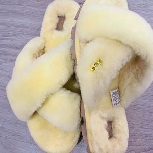 Women’s Ugg slipper  , Yellow Size 10